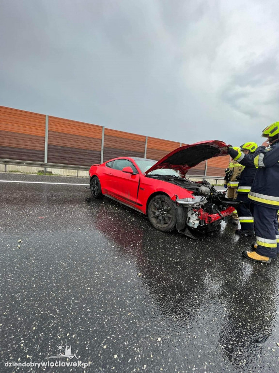 Ford mustang zniszczony na A1