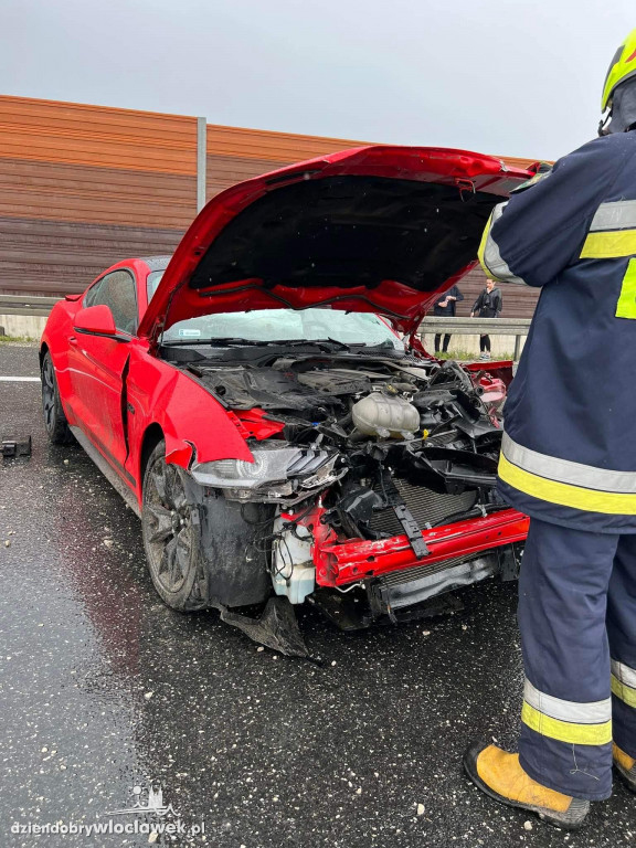 Ford mustang zniszczony na A1