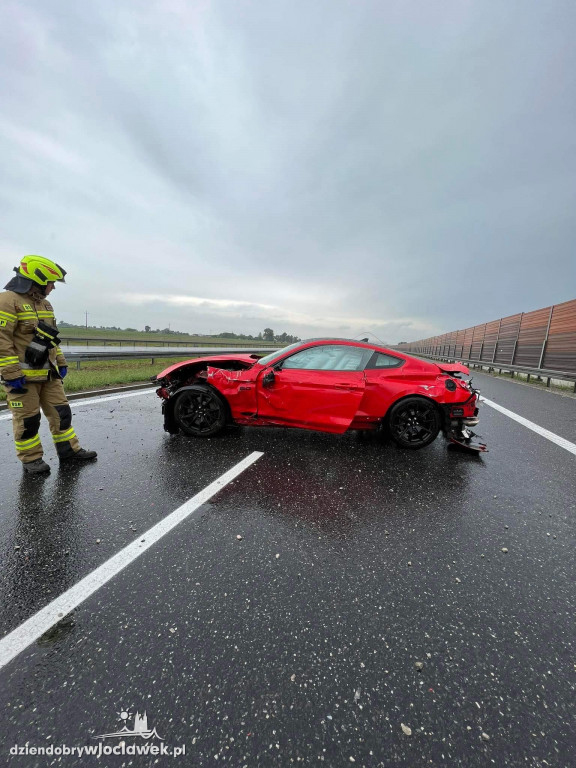 Ford mustang zniszczony na A1