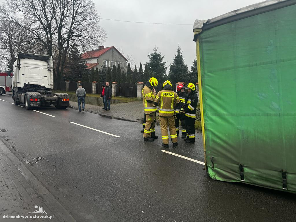 Odpięta naczepa w okolicach Lubania