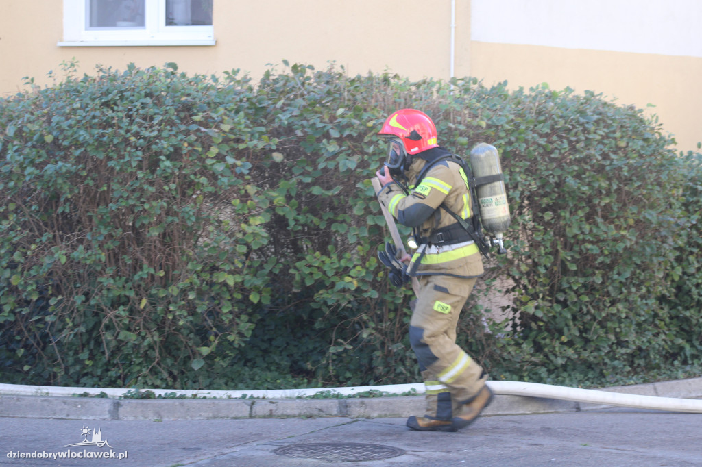 Pożar w piwnicy bloku przy Płockiej