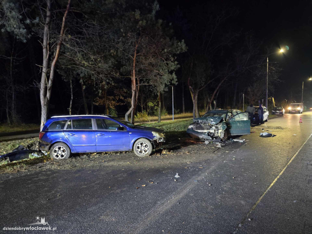 Zderzenie trzech pojazdów na al. Jana Pawła II