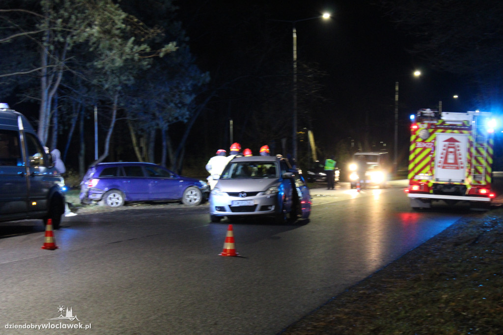 Zderzenie trzech pojazdów na al. Jana Pawła II