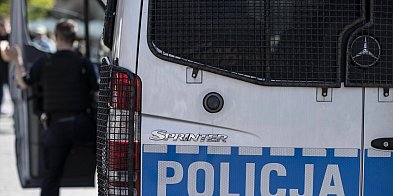 Porzucił łup i auto, ale i tak wpadł w ręce policji-73702